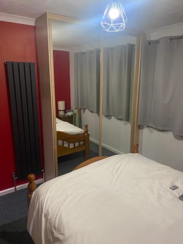 Southway Double Room near Derriford in เอฟฟอร์ด
