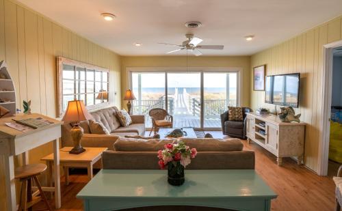 Oceanfront Pet Friendly Private Home thumb 2