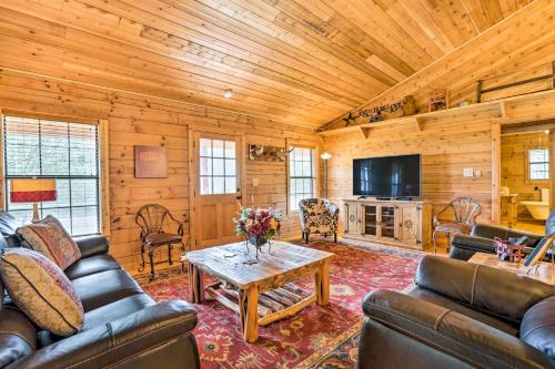 Cozy New Braunfels Family Cabin with Porch and Views!