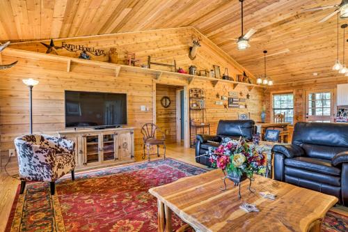Cozy New Braunfels Family Cabin with Porch and Views! - image 10