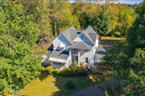 Fully Restored Country Manor