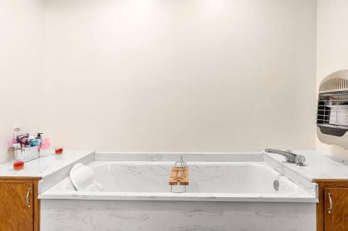 Fully Restored Country Manor in Cornelia (GA)