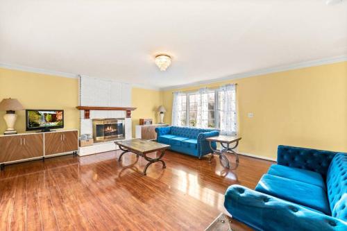 Fully Restored Country Manor in Cornelia (GA)