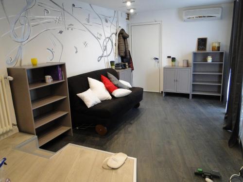 Jazz Style Home - image 10