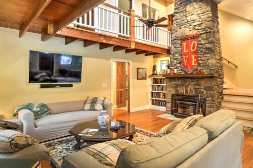 Sugar Berry-Remodeled Laughlintown Craftsman Home! - image 19