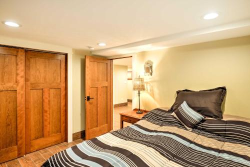 Sugar Berry-Remodeled Laughlintown Craftsman Home! - image 36