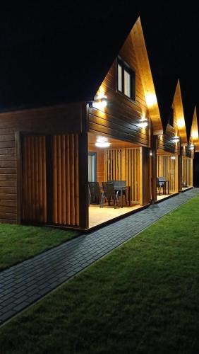 2 bedrooms, 5 beds
