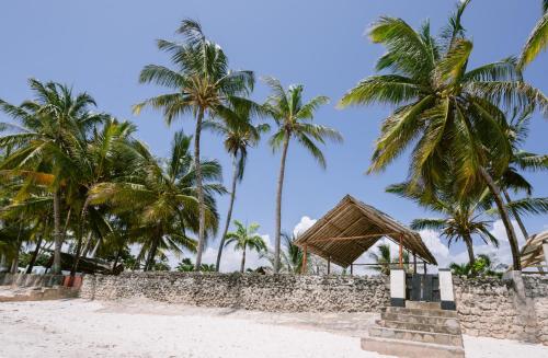 pludmale, Oasys House - Beautiful Private Beach Front Home in Msambweni