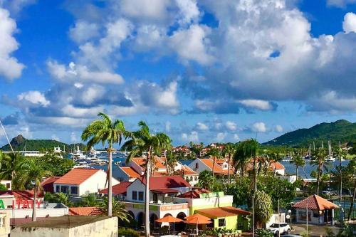Blue Sky apartment with lagoon view in Indigo Bay