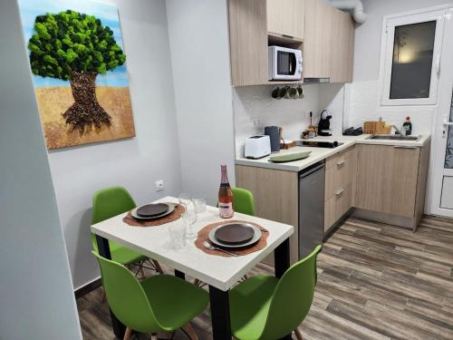 Cozy Apartment Metaxourgeio greendom, Athens
