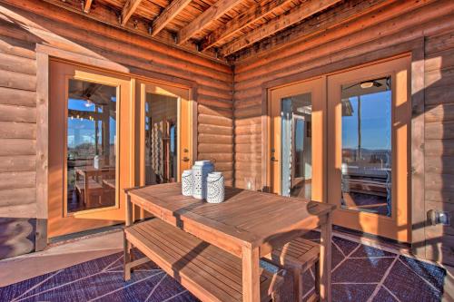 Updated Cabin with 360-Degree Mtn View 1 Mi to Lake in Medicine Park, USA
