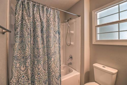 Fisherman-Friendly Bull Shoals Home on Lake! - image 10