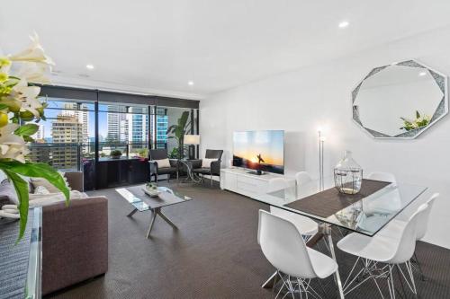 Circle on Cavill Amazing getaway