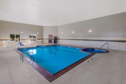 Best Western South Plains Inn & Suites