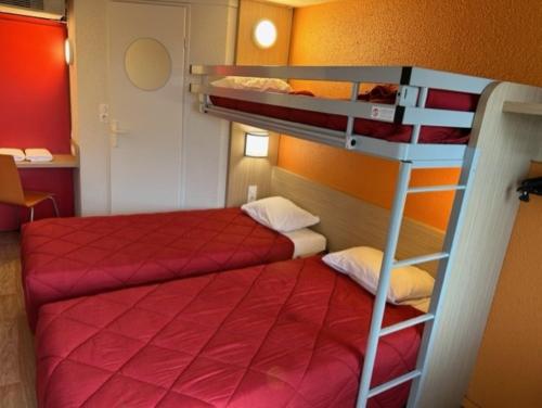 2 twin beds, 1 bunk bed