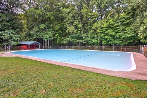 Pool Access Pet-Friendly Pennsylvania Cabin! in Johnstown (PA)