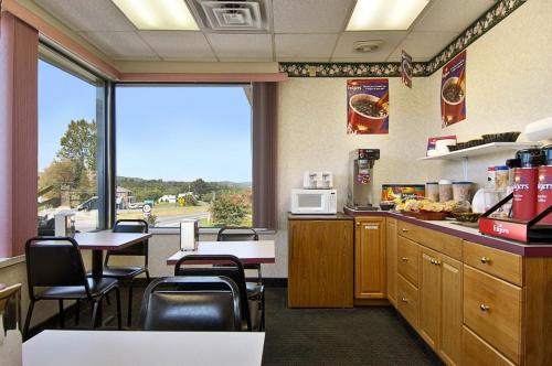 Étterem, Travelodge by Wyndham Ridgeway Martinsville Area in Martinsville