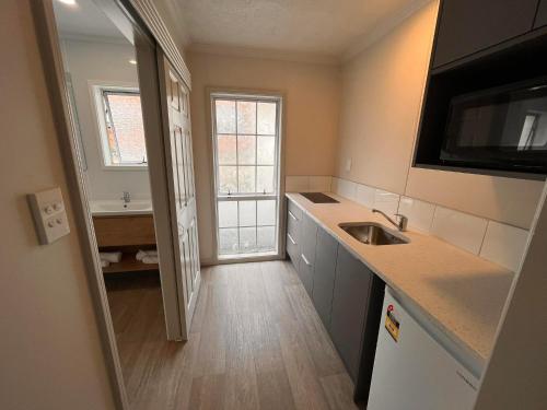 Ashleigh Court Motel - image 2