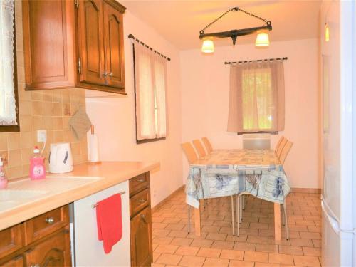 Maison Lagorce, 5 pièces, 8 personnes - FR-1-382-110 (Villa a Lagorce avec piscine privative, 4 chambres, grand terrain, animaux admis, tout confort - FR-) in Lagorce