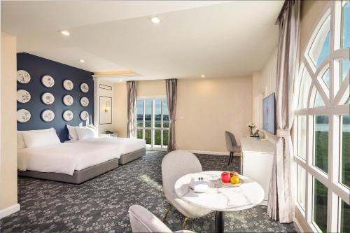 room detail thumbnail 0