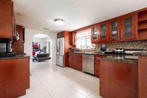 Lakefront Duplex with Pool between Miami & Florida Keys 4 Bedroom 2 Bathroom in Cutler Bay, USA