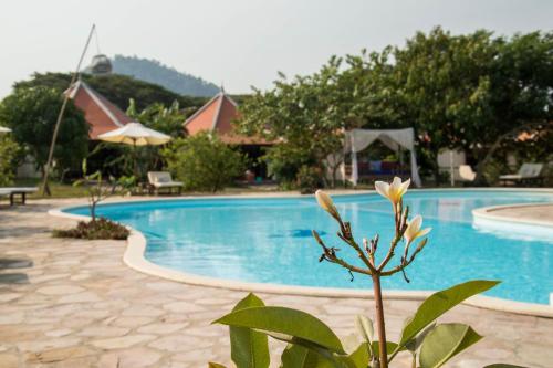 A Hotel Com Le Flamboyant Resort Resort Kep Cambodia Price