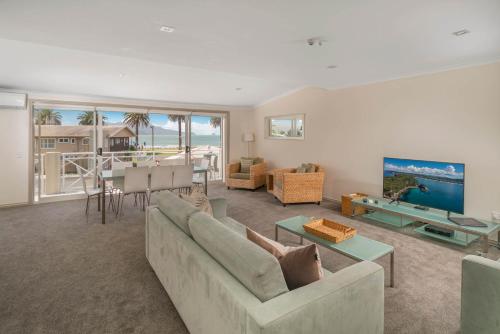 Crowsnest Apartments Room Type - Four-Bedroom Apartment with Balcony 