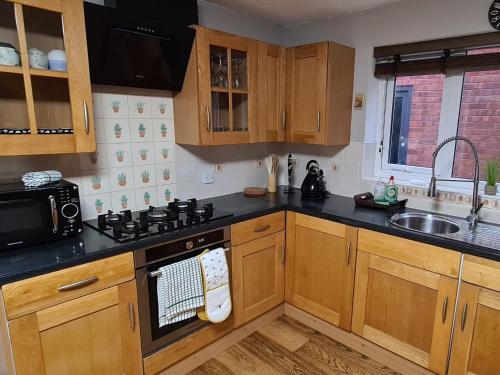 Spacious, 5 bed house for 9 in Chester