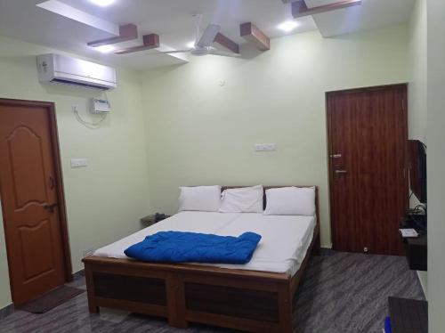 Standard Suite image 1
