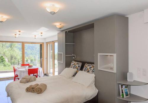 In the heart of nature with an unique view in Talloires-Montmin