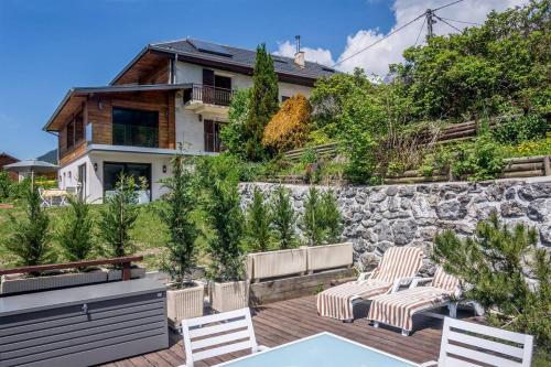 In the heart of nature with an unique view in Talloires-Montmin