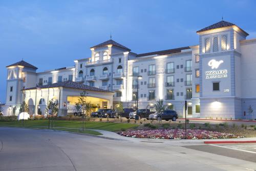 Woolley's Classic Suites Denver Airport