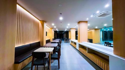 ห้องอาหาร, โรงแรมเดอะ ริวา เวียงจันทน์ (The Riva Vientiane Hotel) in ริเวอร์ฟร้อนท์