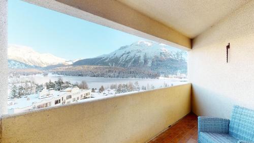 Apartment with Lake View image 10