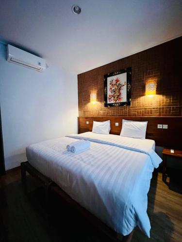 Double or Twin Room image 9