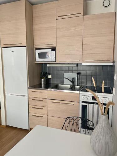 Lovely studio in the famous Design District area., Хельсинки (фото 7)