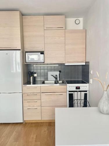 Lovely studio in the famous Design District area., Хельсинки (фото 10)