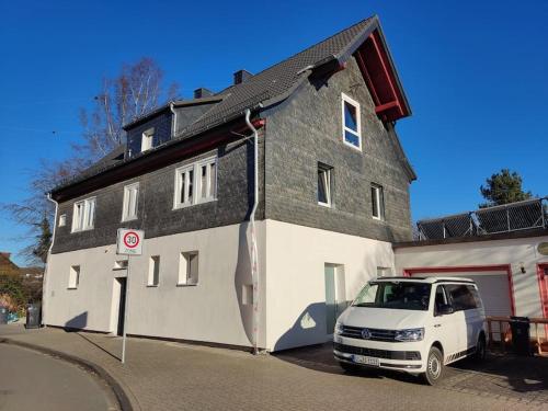 Kinderklinik, 600m zum Bahnhof 2B in Siegen, Deutschland