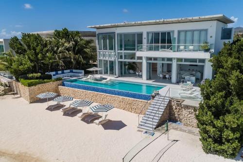 New Aruba Beachfront Estate:gym, beach and pool