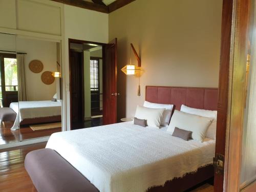 Villa Serey- Private Luxury Cambodian Style 4 Bed Pool Villa