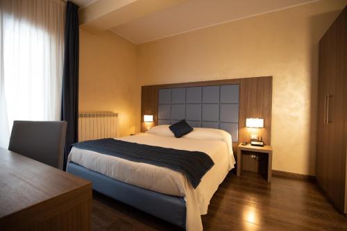 2 twin beds