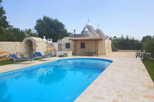 Trullo Filippo with exclusive pool