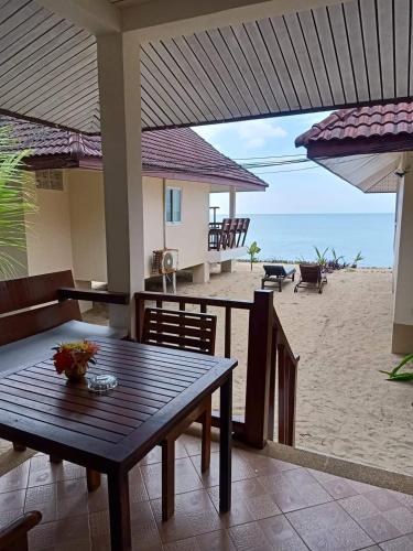 普拉尼海灘別墅 (Pranee Beach Bungalows) in 庫庫卡伊奧