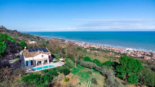  VILLA LUCENTE 6&2, Emma Villas in Silvi Paese