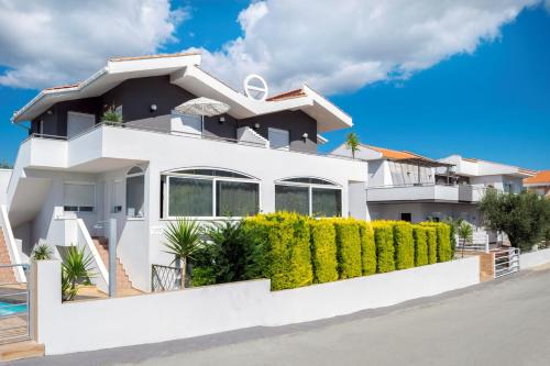  Kapahi Seaview Hotel Apartments in Potos