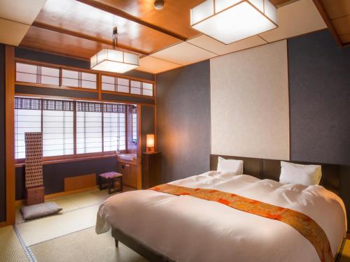 Japanese-Style Twin Room with Tatami Mat - Breakfast and Seasonal Kaiseki Dinner Included