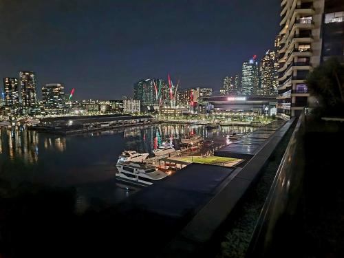 Melbourne Docklands Luxe, Waterside Views, 2 cars