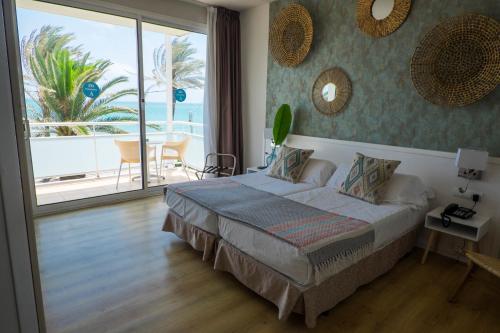 Double or Twin Room with Sea View