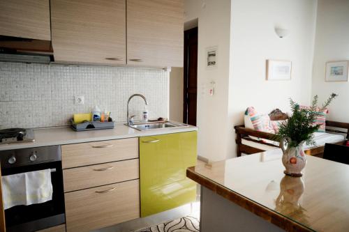 virtuve, Traditional Stone House in Seafront Olive Grove A in Kedro (Lesvos)