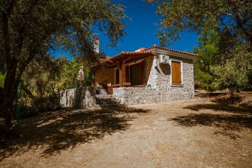Viesnīcas āriene, Traditional Stone House in Seafront Olive Grove A in Kedro (Lesvos)